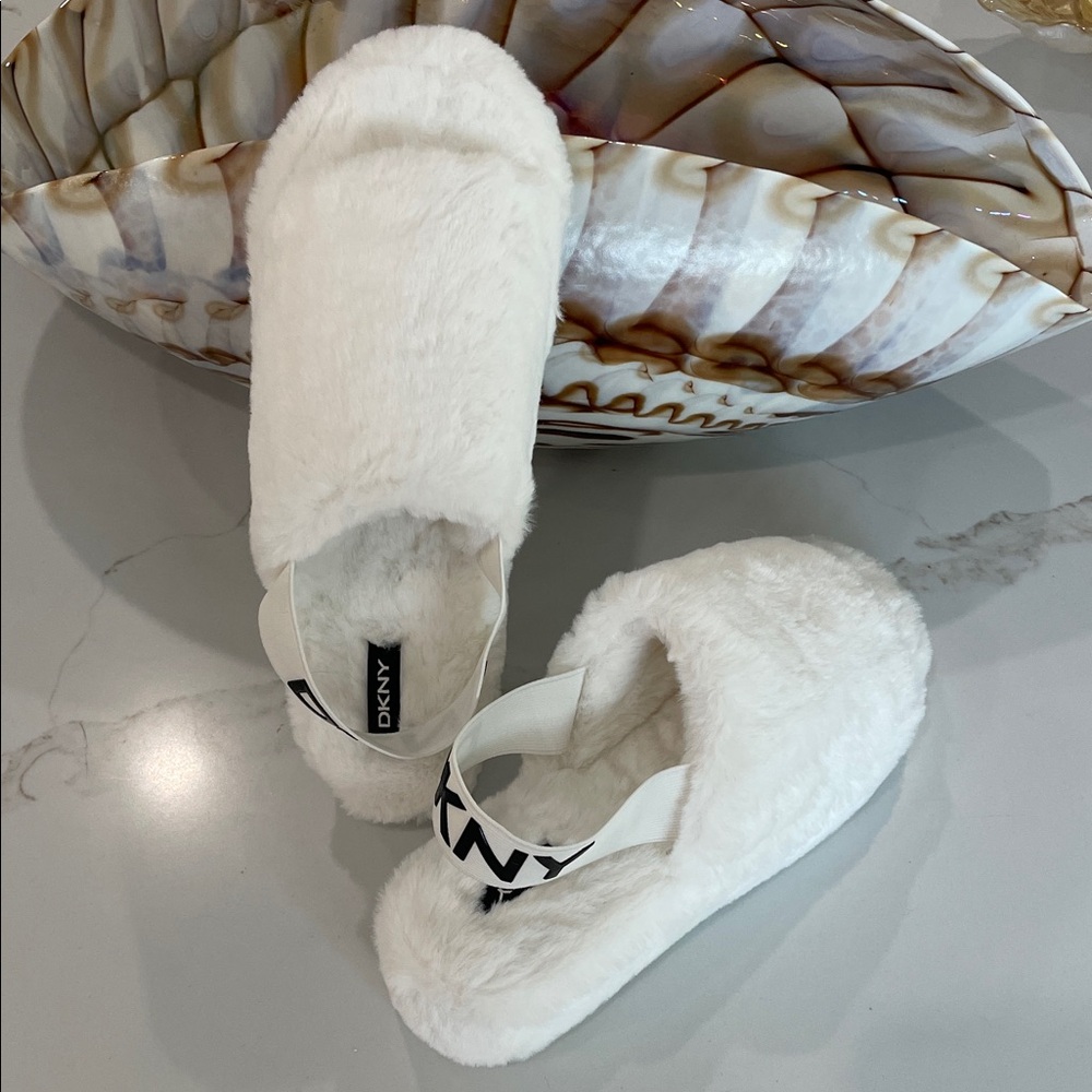 DKNY slippers